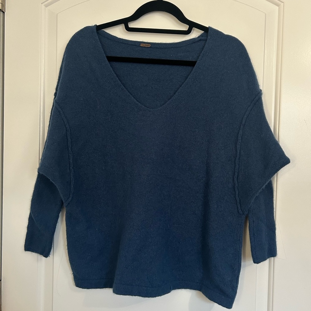 Free People Softly V-Neck  Wool Yak Blend Sweater Blue Size Small chic cozy 90s